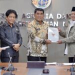 Cetak Biru Masa Depan: Menteri Nusron Serahkan RTRW Sulut, Ingatkan Pentingnya Harmonisasi Tata Ruang Hingga ke Tingkat Kabupaten/Kota Cetak Biru Masa Depan: Menteri Nusron Serahkan RTRW Sulut, Ingatkan Pentingnya Harmonisasi Tata Ruang Hingga ke Tingkat Kabupaten/Kota