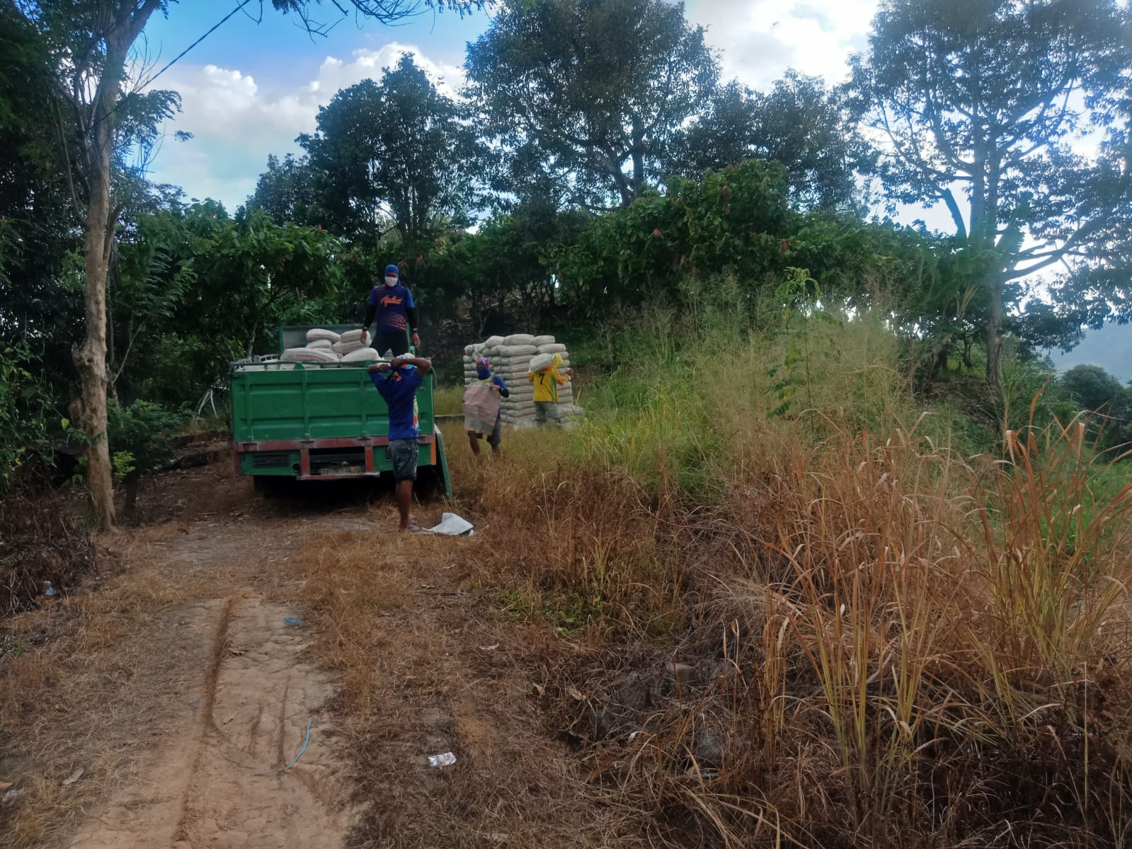 Peningkatan Akses Bulo–Lenggo, Material TMMD ke-127 Mulai Masuk Lokasi