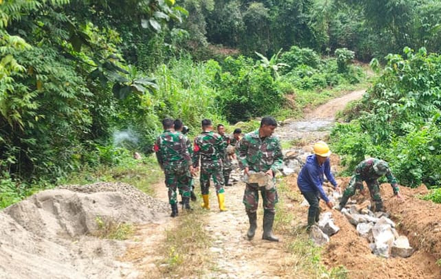 Pra-TMMD ke-127 Terus Berjalan, Talud Jalan Bulo–Lenggo Dibangun