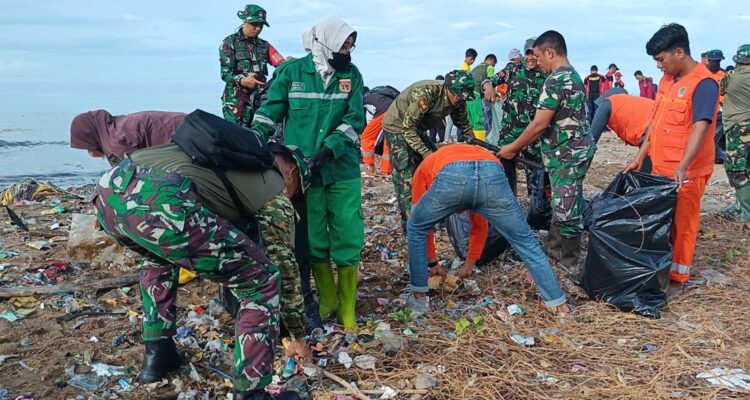 TNI-Polri hingga Pemda Bersih-bersih Pantai Bahari Polewali, Tindak Lanjut Arahan Presiden