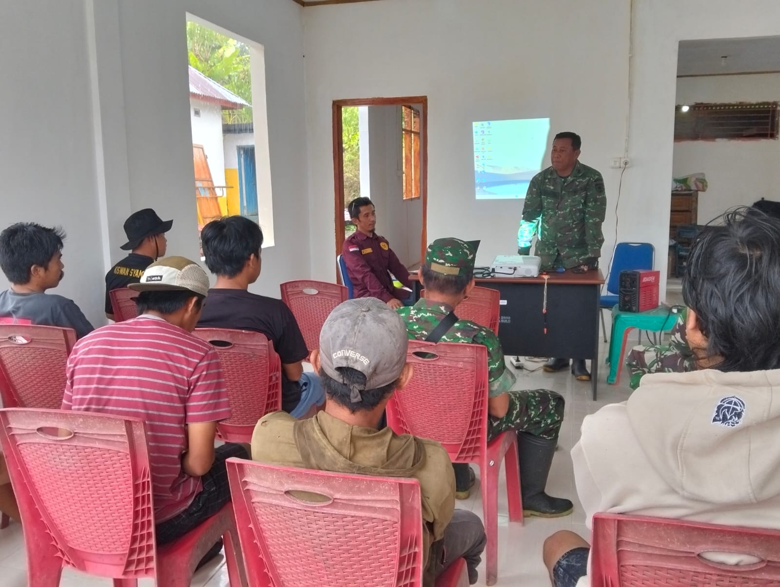 Satgas TMMD Kodim 1402/Polman Gelar Pelatihan Dasar Teknik Las untuk Pemuda Desa Bulo