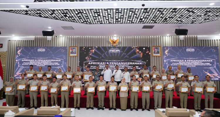 Buktikan Komitmen dalam Memperbaiki Layanan, Satker Kementerian ATR/BPN Raih 1 Predikat WBBM dan 31 Predikat WTAB