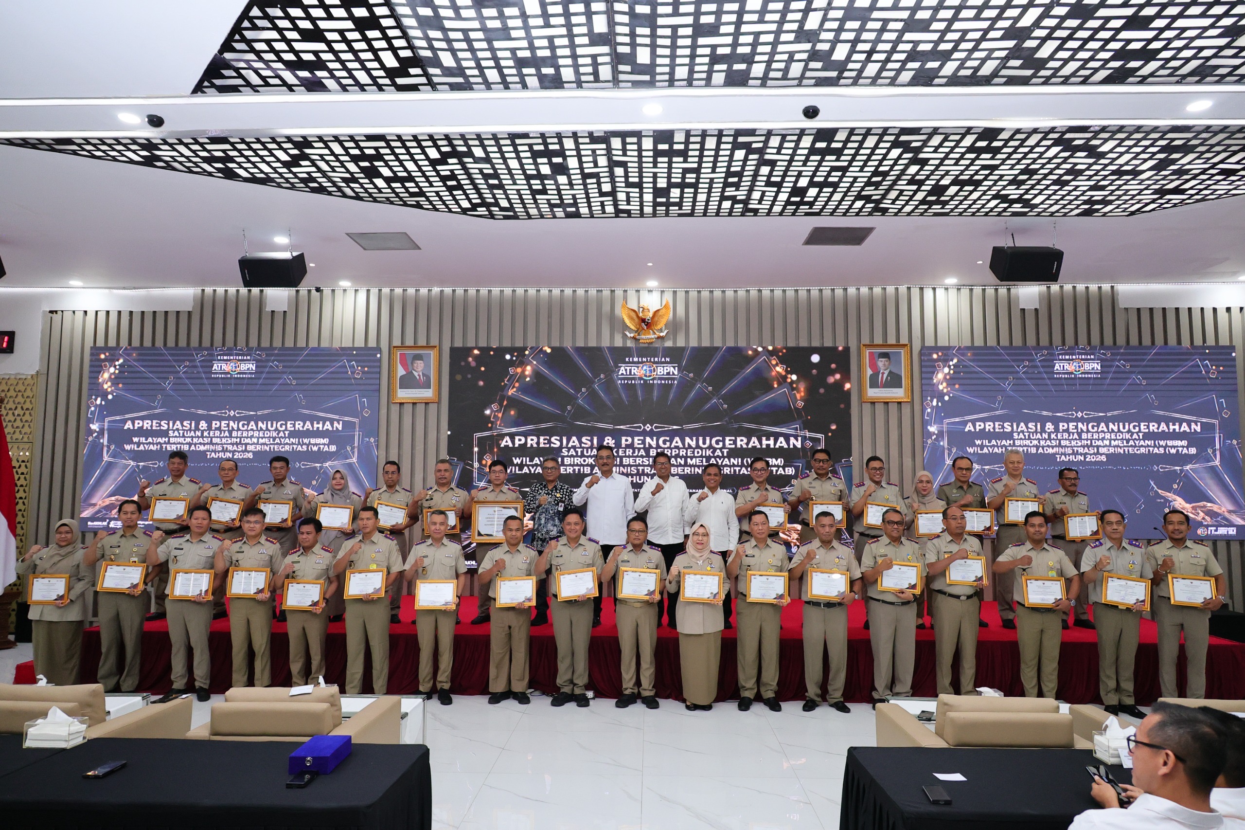 Buktikan Komitmen dalam Memperbaiki Layanan, Satker Kementerian ATR/BPN Raih 1 Predikat WBBM dan 31 Predikat WTAB