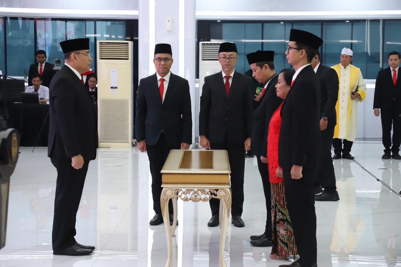 Wamen Ossy Resmi Lantik Pejabat Pengawas dan Fungsional: “Anda Adalah Ujung Tombak Pelayanan Pertanahan”