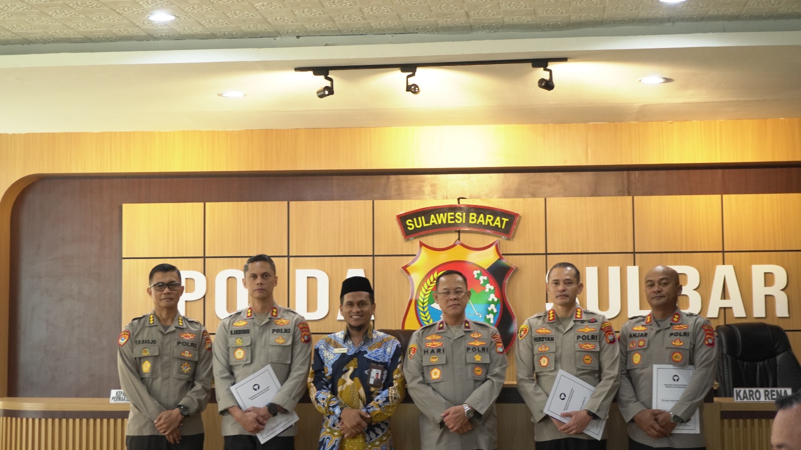 Ombudsman Serahkan Hasil Penilaian Maladministrasi Pelayanan Publik Tahun 2025 Kepada Polda Sulawesi Barat