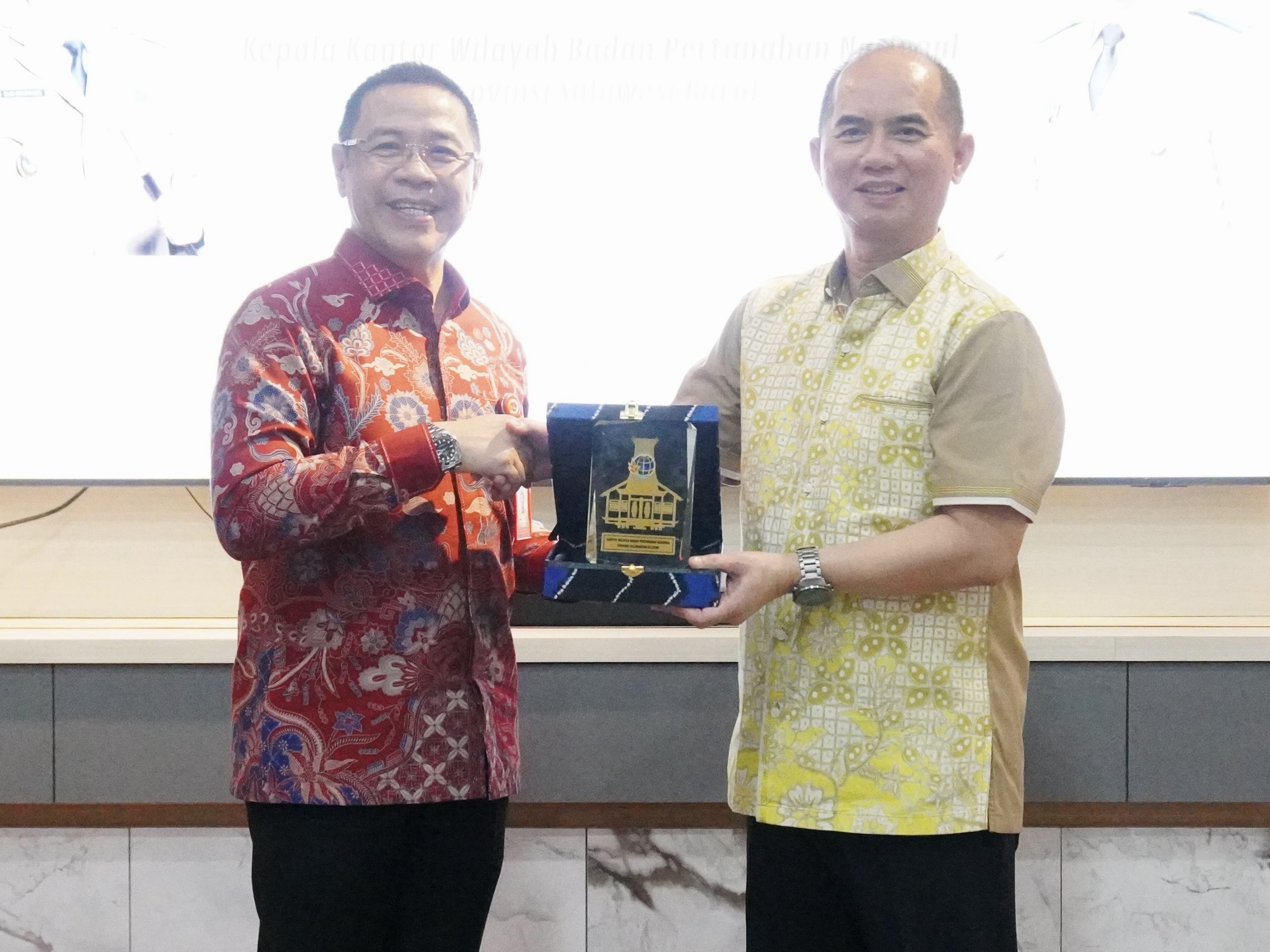 Haru dan Kebersamaan Warnai Pisah Sambut Kepala Kanwil BPN Sulbar: Dedikasi Budi Kritiyana, Harapan Baru Fredy Marfin