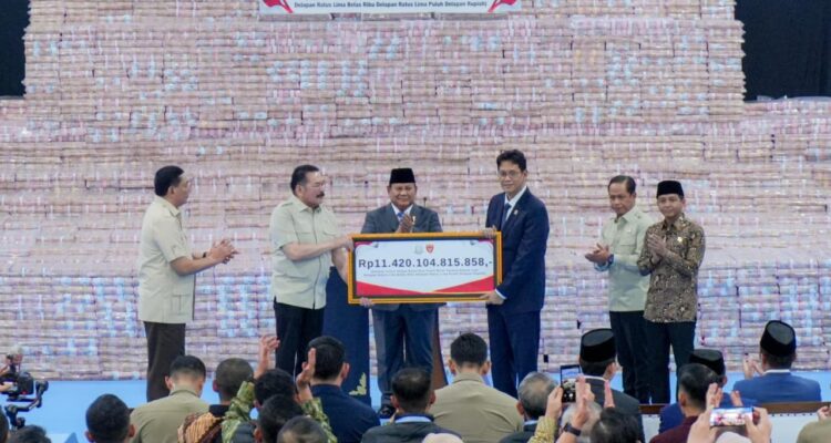 Wamen Ossy Saksikan Setoran Denda Rp11,4 Triliun dari Satgas PKH: Ini Wujud Selamatkan Uang Negara!