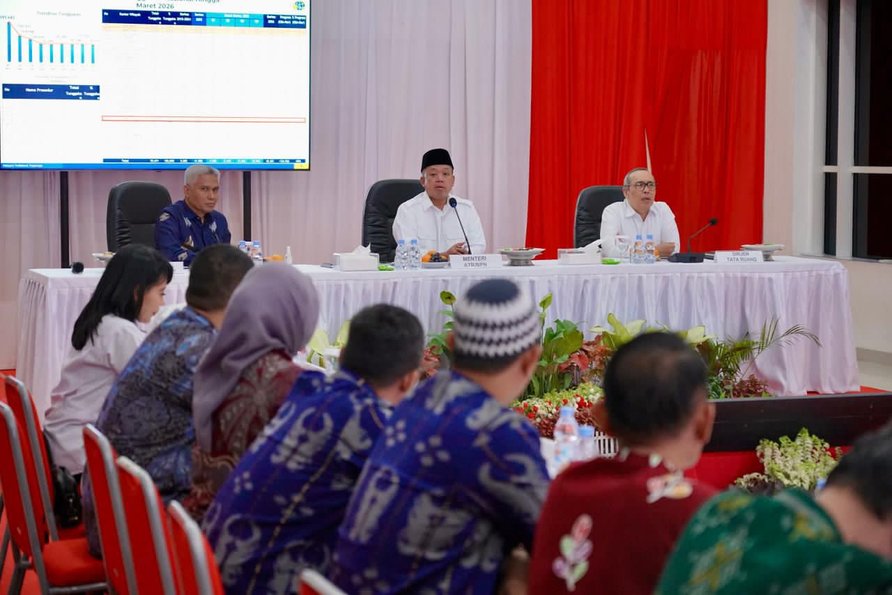 Percepat Sertifikasi Tanah Wakaf, Menteri ATR/Kepala BPN Serahkan 33 Sertipikat untuk Rumah Ibadah di Sulawesi Tengah