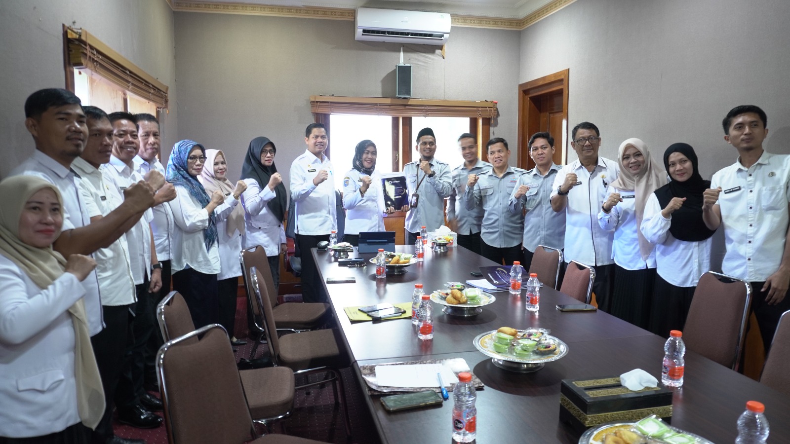 Ombudsman Sulbar Serahkan Opini Penyelenggaraan Pelayanan Publik Tahun 2025 ke Pemda Majene