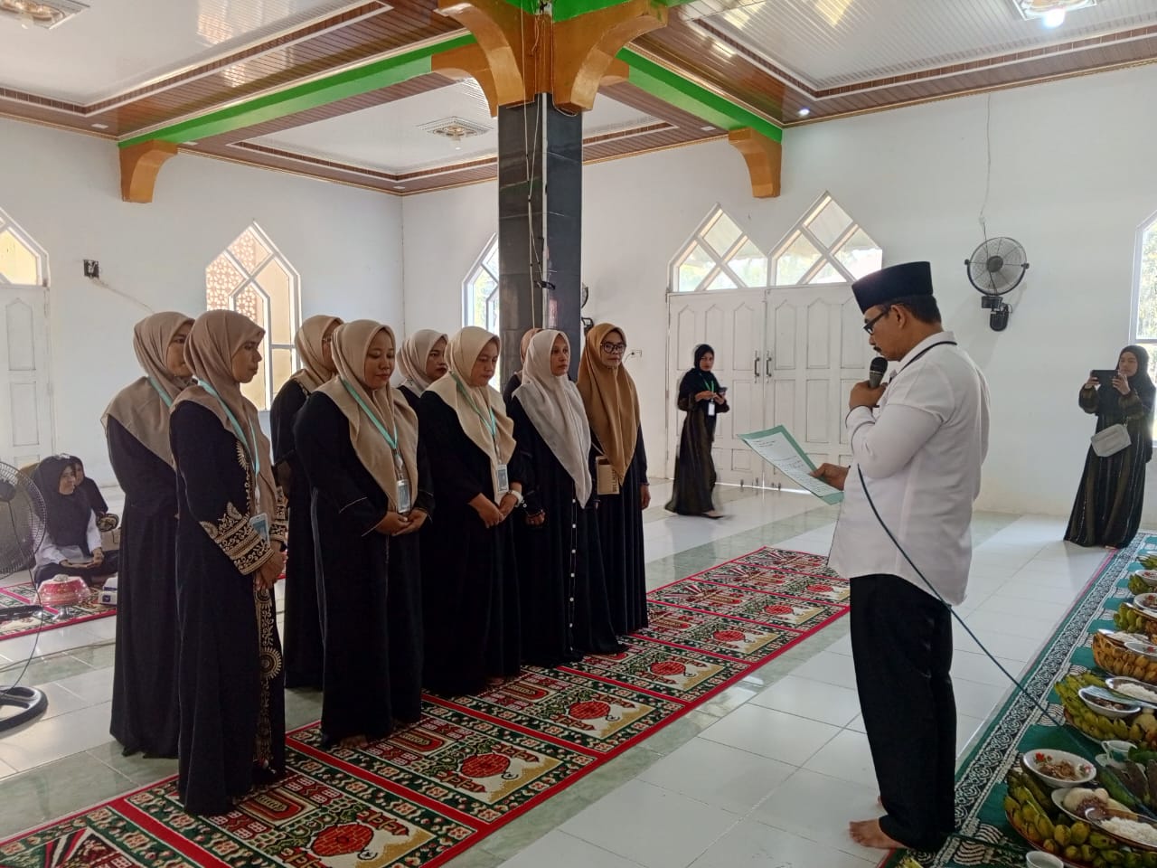 Resmi Dikukuhkan, Majelis Taklim Nurul Iman Bulubawang Gelar Maccera Baca