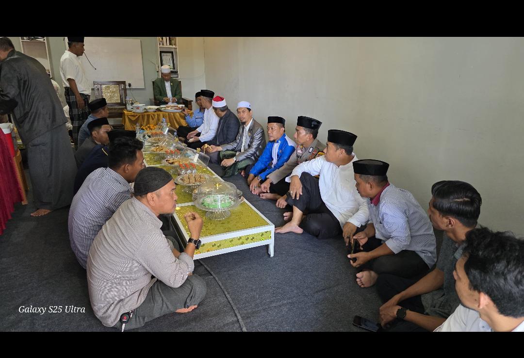 Ribuan Umat Padati Haul Ke-4 KH Nawawi Yahya, Bhabinkamtibmas Jaga Khidmat di Tengah Jamaah