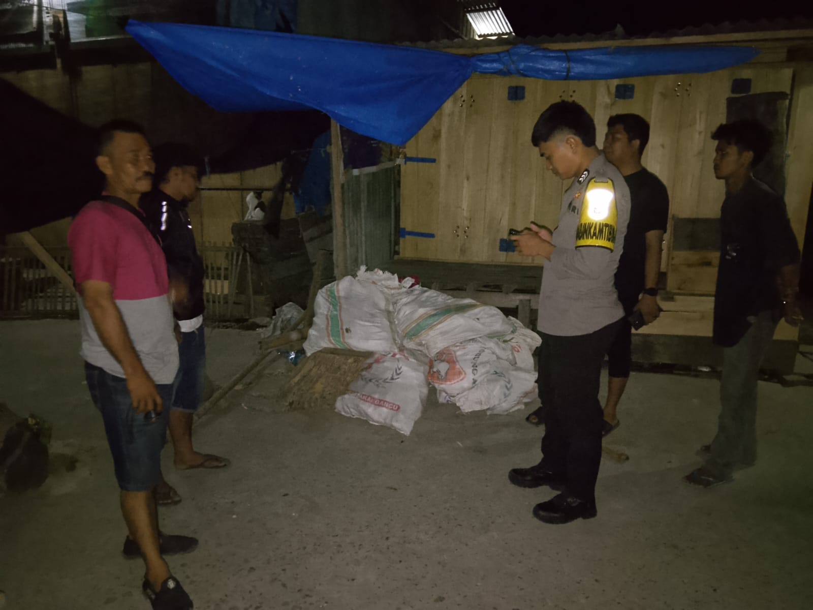 Ngaku Jaga Malam, Pedagang Kaget Karung Ubi Raib Digondol Dua Pemuda di Pasar Campalagian