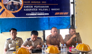 Jaga Transparansi Sertipikat Tanah, Kantah Polewali Mandar Umumkan Data PTSL di Kelurahan Takatidung Jaga Transparansi Sertipikat Tanah, Kantah Polewali Mandar Umumkan Data PTSL di Kelurahan Takatidung