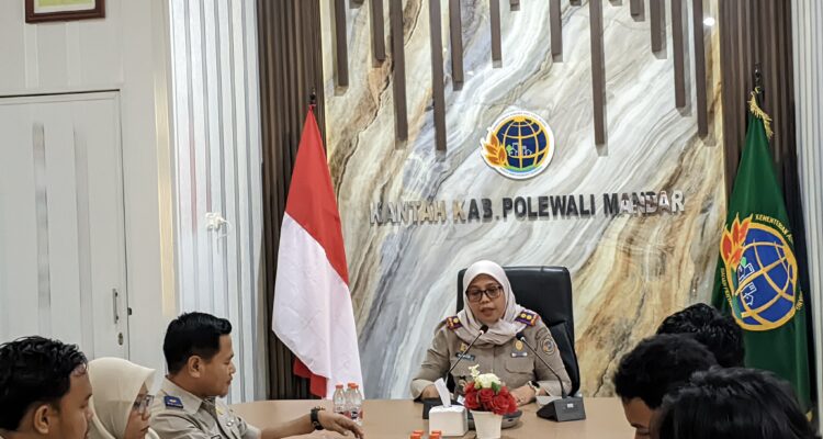 Komunitas Mahasiswa Kritis (KOMIK) Polman menggelar Rapat Dengar Pendapat Umum (RDPU) bersama Kantor Pertanahan
