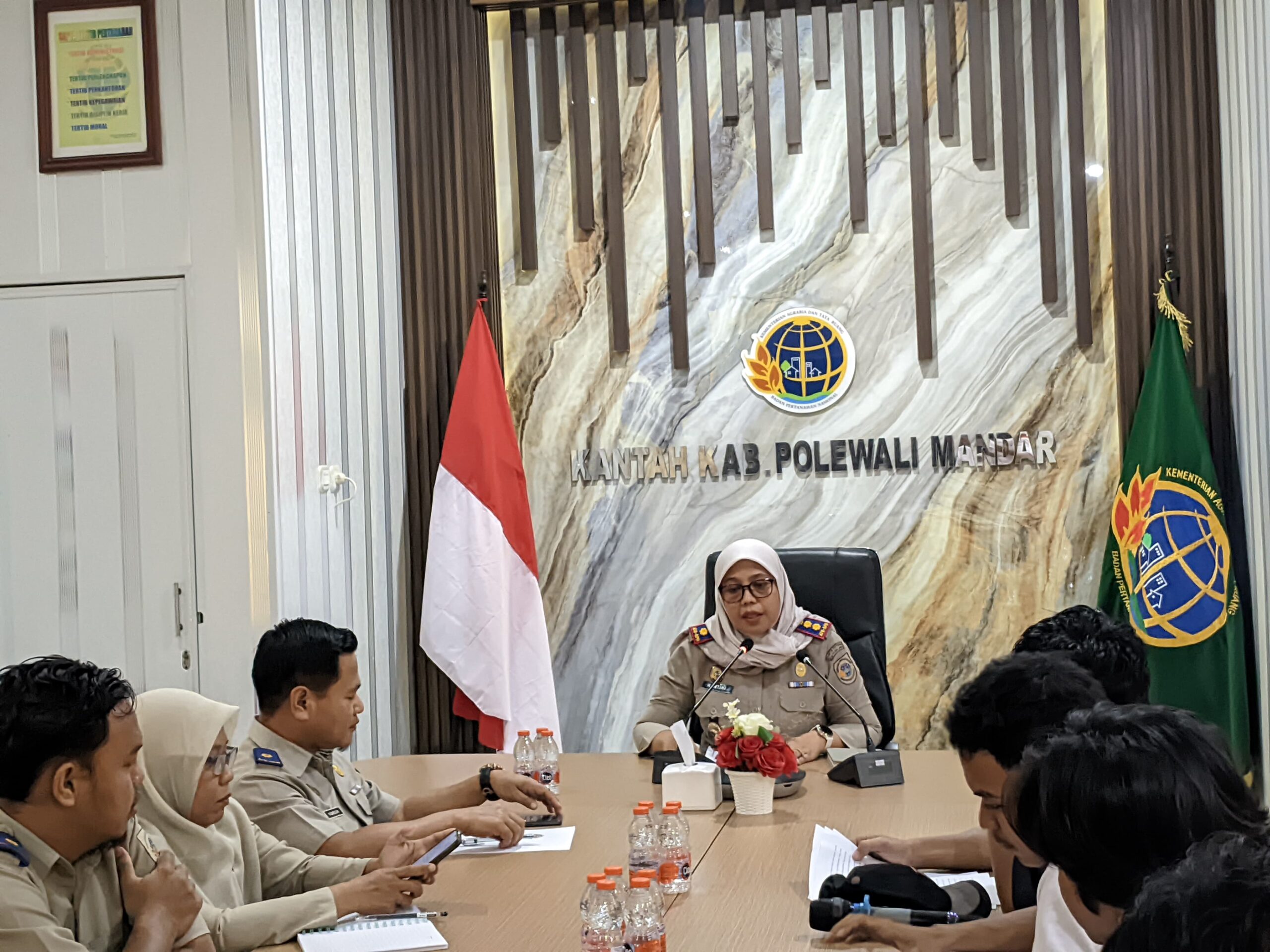 Komunitas Mahasiswa Kritis (KOMIK) Polman menggelar Rapat Dengar Pendapat Umum (RDPU) bersama Kantor Pertanahan