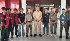 Aksi Demontrsi Mahasiswa yang tergabung dalam Cipayung Plus dan Organda di Gedung DPRD dan Kantor Bupati Polman”
