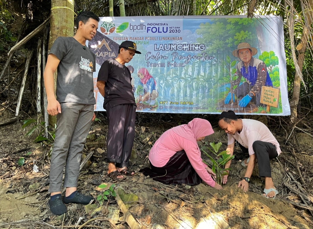 Yayasan MAPIA Launching Calon Pengantin Tanam Pohon