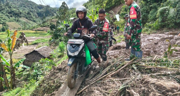 Pasca Longsor Matngnga, TNI Bersama BPBD dan Polri Terus Buka Akses Bagi Warga
