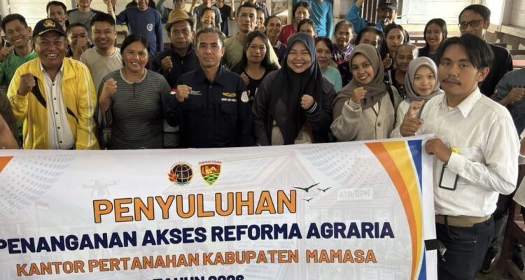 Petugas Pertanahan Mamasa Tempuh Jalan Berlumpur untuk Penyuluhan Reforma Agraria di Malangkena Padang
