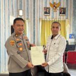 Jalin Silaturahmi dan Perkuat Sinergi, Kantah Mamasa Serahkan Sertipikat Tanah kepada Polres Mamasa