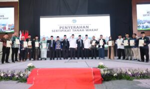 SERAHKAN LEBIH DARI 1.000 SERTIPIKAT TANAH WAKAF DALAM ICOP 2026, MENTERI NUSRON MINTA PENERIMA JADI PIONIR PERCEPATAN