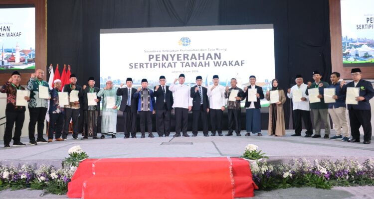 SERAHKAN LEBIH DARI 1.000 SERTIPIKAT TANAH WAKAF DALAM ICOP 2026, MENTERI NUSRON MINTA PENERIMA JADI PIONIR PERCEPATAN SERAHKAN LEBIH DARI 1.000 SERTIPIKAT TANAH WAKAF DALAM ICOP 2026, MENTERI NUSRON MINTA PENERIMA JADI PIONIR PERCEPATAN
