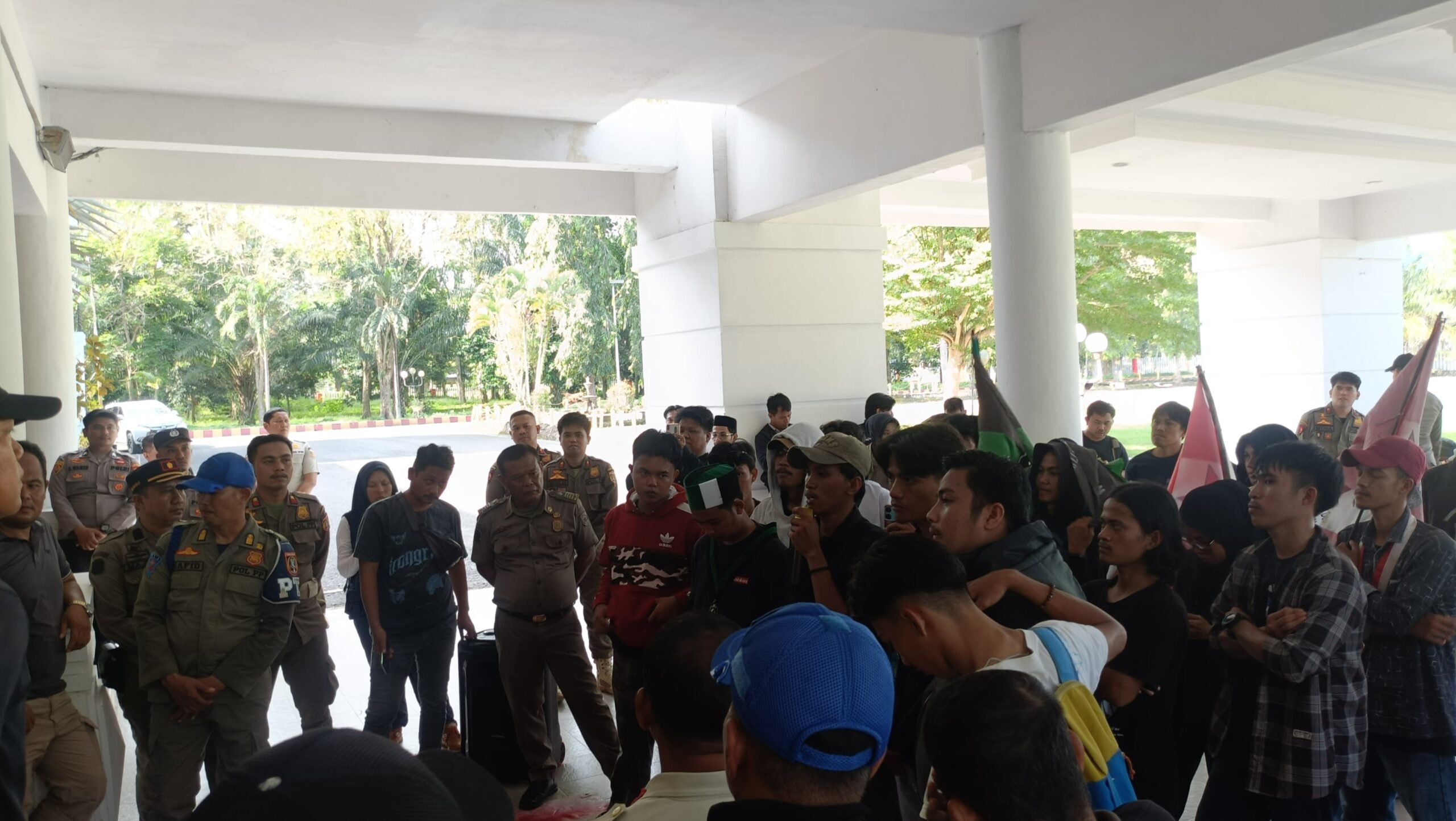 SEMARAK POLMAN MENGECAM KERAS TINDAKAN REPRESIF OKNUM SATPOL PP PADA UNJUK RASA I LID II