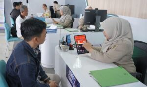 Urus Sendiri Tanpa Perantara, Masyarakat Rasakan Perubahan Layanan Urus Sendiri Tanpa Perantara, Masyarakat Rasakan Perubahan Layanan