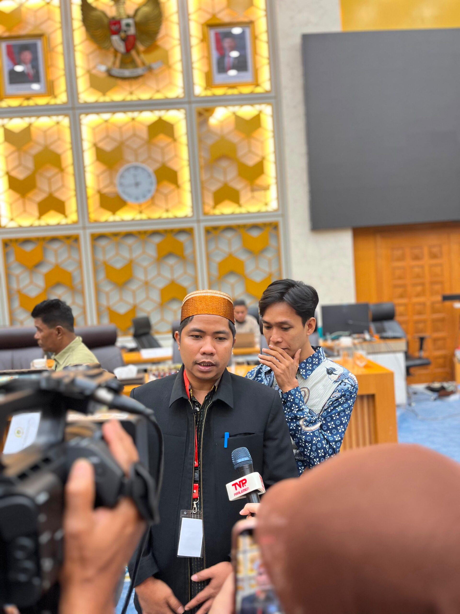 KOMISI IV DPR RI DORONG PENYELESAIAN STATUS KAWASAN PERMUKIMAN MASYARAKAT PASANGKAYU DALAM ZONASI HUTAN LINDUNG