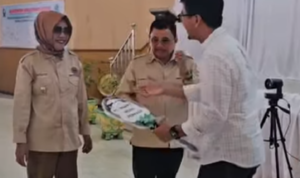 PT Mampie Indah Perkasa Serahkan Dua Unit Kendaraan Roda Tiga untuk Kelestarian Lingkungan