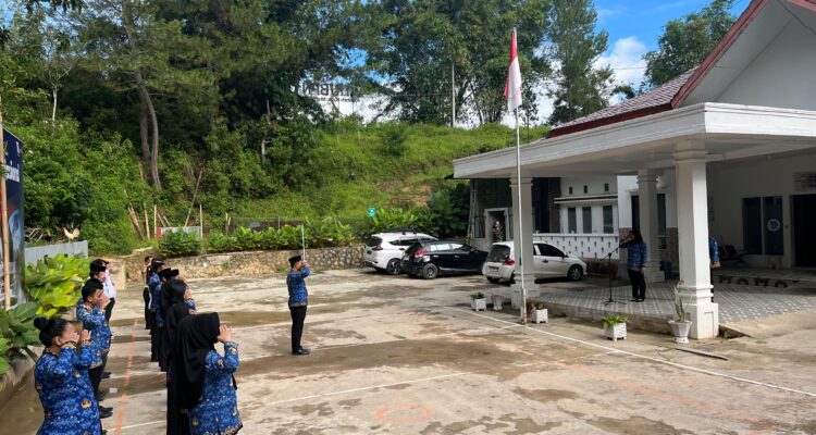 Halaman Kantor Pertanahan Mamasa Khidmat dalam Upacara Peringatan Hari Lahir Pancasila