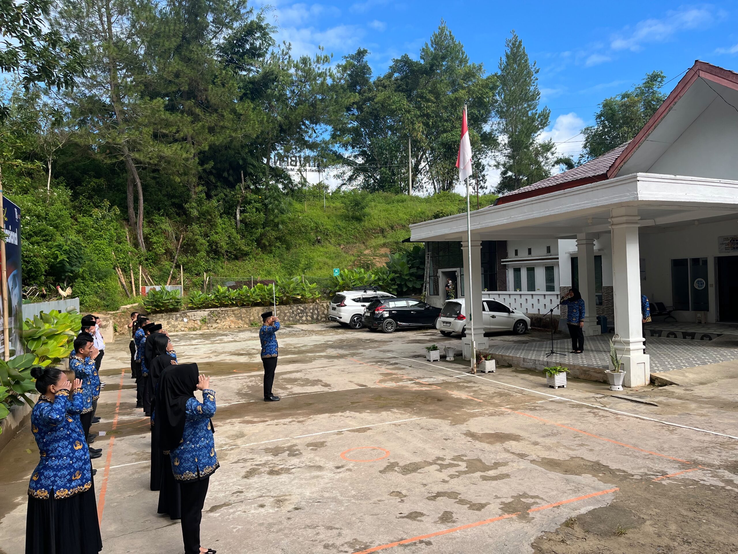 Halaman Kantor Pertanahan Mamasa Khidmat dalam Upacara Peringatan Hari Lahir Pancasila