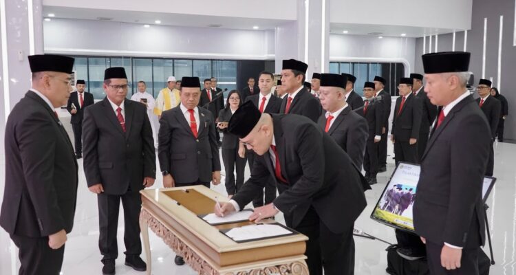 Lantik 78 Pejabat Struktural, Wamen Ossy: Rotasi dan Promosi Jabatan Bentuk Birokrat yang Adaptif Lantik 78 Pejabat Struktural, Wamen Ossy: Rotasi dan Promosi Jabatan Bentuk Birokrat yang Adaptif