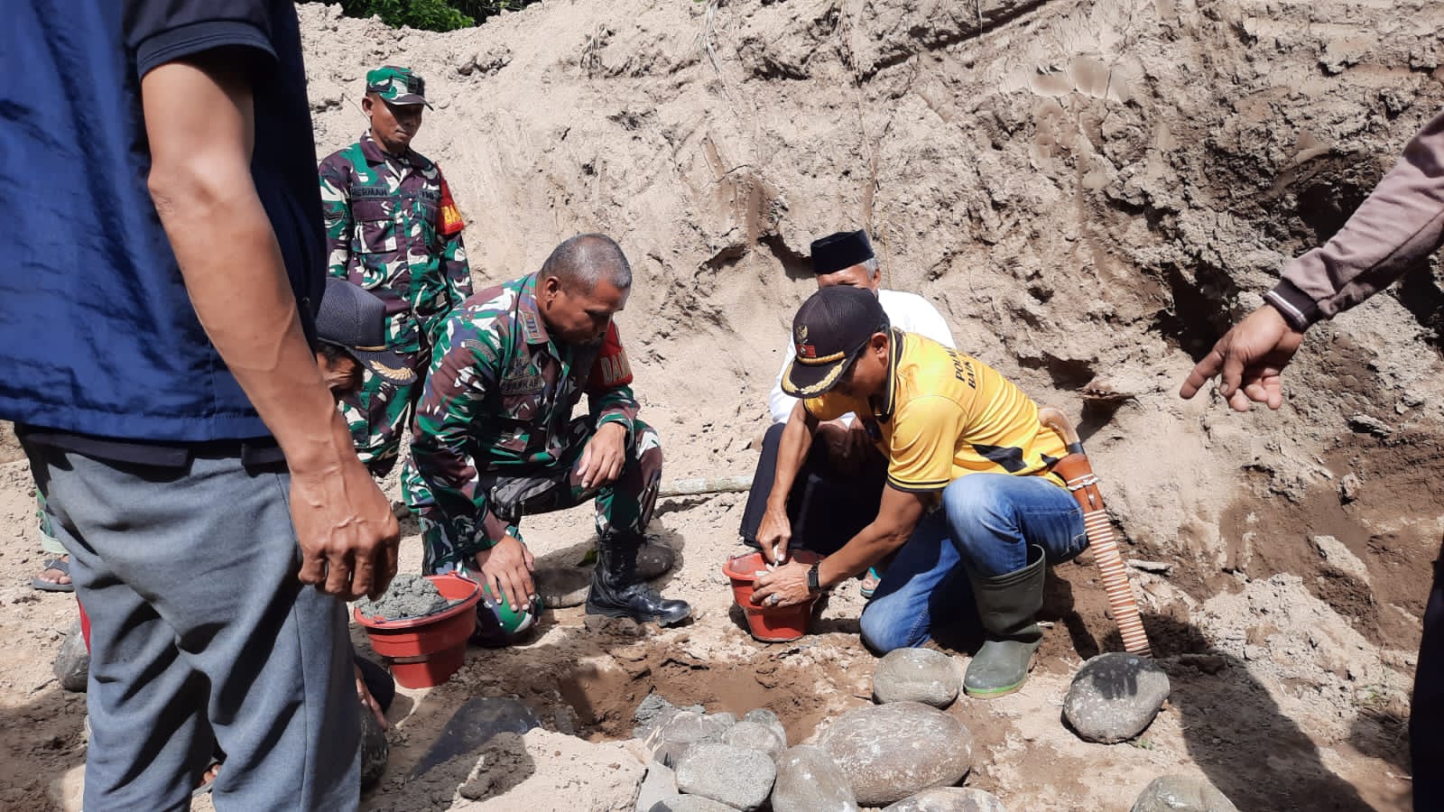Jembatan Perintis Garuda di Desa Tapua Mulai Dibangun, Warga Gelar Doa Bersama