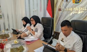PTSL Terintegrasi ILASPP Batch 2 yang bertempat di Aula Kantor Pertanahan Kabupaten Polewali Mandar. PTSL Terintegrasi ILASPP Batch 2 yang bertempat di Aula Kantor Pertanahan Kabupaten Polewali Mandar.