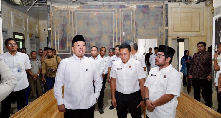 Menteri Nusron Tinjau Kantah Kabupaten Aceh Tamiang Pascabencana Hidrometeorologi Sumatera 2025 Menteri Nusron Tinjau Kantah Kabupaten Aceh Tamiang Pascabencana Hidrometeorologi Sumatera 2025