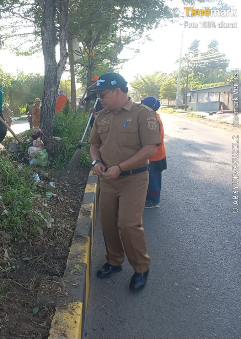 Kepala DLHK Polewali Mandar Baru, Langsung Blusukan, Komitmen Wujudkan Polman yang Lebih Baik