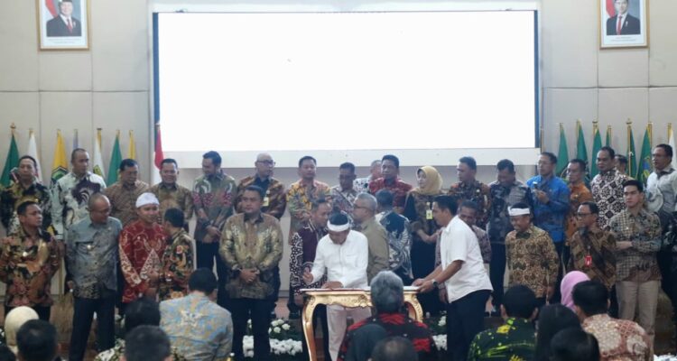 Kementerian ATR/BPN, KPK, dan Pemda Jawa Barat Sepakati Kerja Sama dalam Upaya Pencegahan Korupsi serta Penguatan Ekonomi Daerah Kementerian ATR/BPN, KPK, dan Pemda Jawa Barat Sepakati Kerja Sama dalam Upaya Pencegahan Korupsi serta Penguatan Ekonomi Daerah