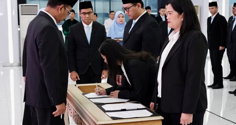 Lantik 1.361 Pejabat ATR/BPN, Sekjen: Amanah Baru untuk Jadi Motor Penggerak Perubahan Lantik 1.361 Pejabat ATR/BPN, Sekjen: Amanah Baru untuk Jadi Motor Penggerak Perubahan