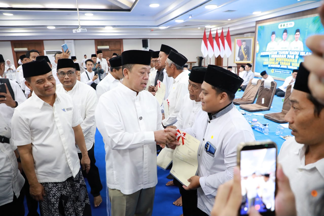 Selembar Sertipikat Menjaga Amanah Tanah Wakaf