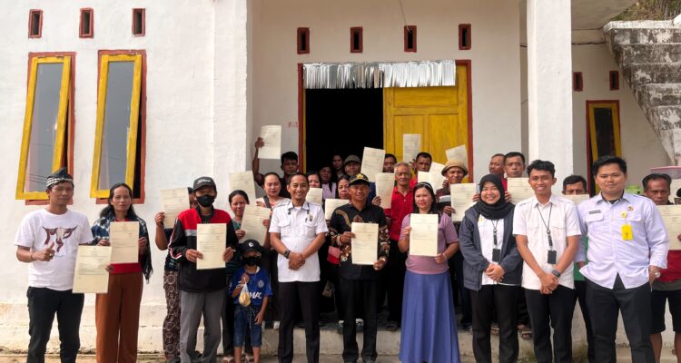 Penyerahan Sertipikat PTSL 2026 di Desa Mannababa, Wujud Nyata Kepastian Hukum Tanah bagi Warga Mamasa Penyerahan Sertipikat PTSL 2026 di Desa Mannababa, Wujud Nyata Kepastian Hukum Tanah bagi Warga Mamasa