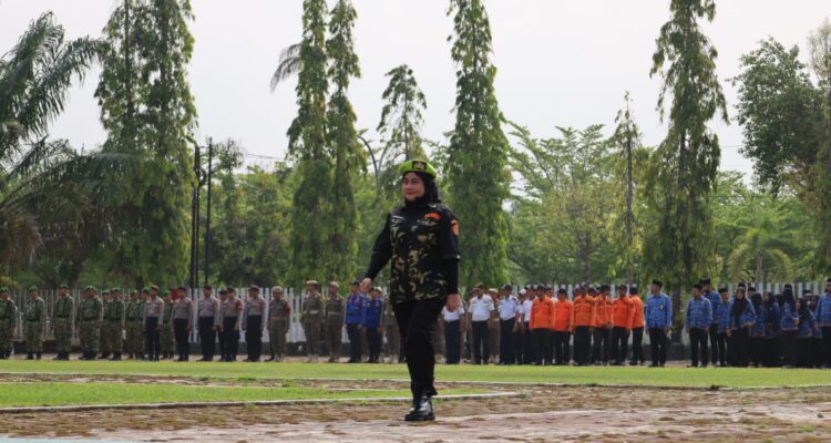 Inspiratif, Tokoh Perempuan Pimpin Upacara Sumpah Pemuda Ke-98 di Polewali Mandar Inspiratif, Tokoh Perempuan Pimpin Upacara Sumpah Pemuda Ke-98 di Polewali Mandar
