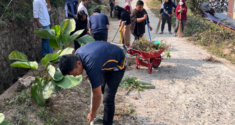 Jumat Bersih, Kantor Pertanahan Mamasa Tingkatkan Kenyamanan Lingkungan Kerja Jumat Bersih, Kantor Pertanahan Mamasa Tingkatkan Kenyamanan Lingkungan Kerja